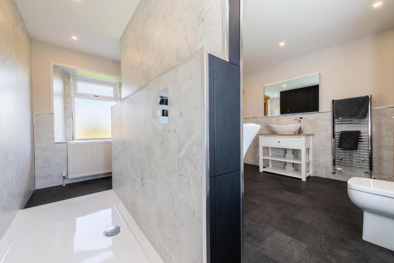 Nether Newton - Sleeps 12, Hottub, Sauna, Private Garden Newmilns Exteriér fotografie