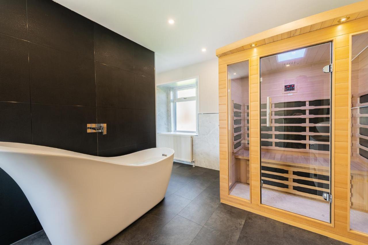 Nether Newton - Sleeps 12, Hottub, Sauna, Private Garden Newmilns Exteriér fotografie