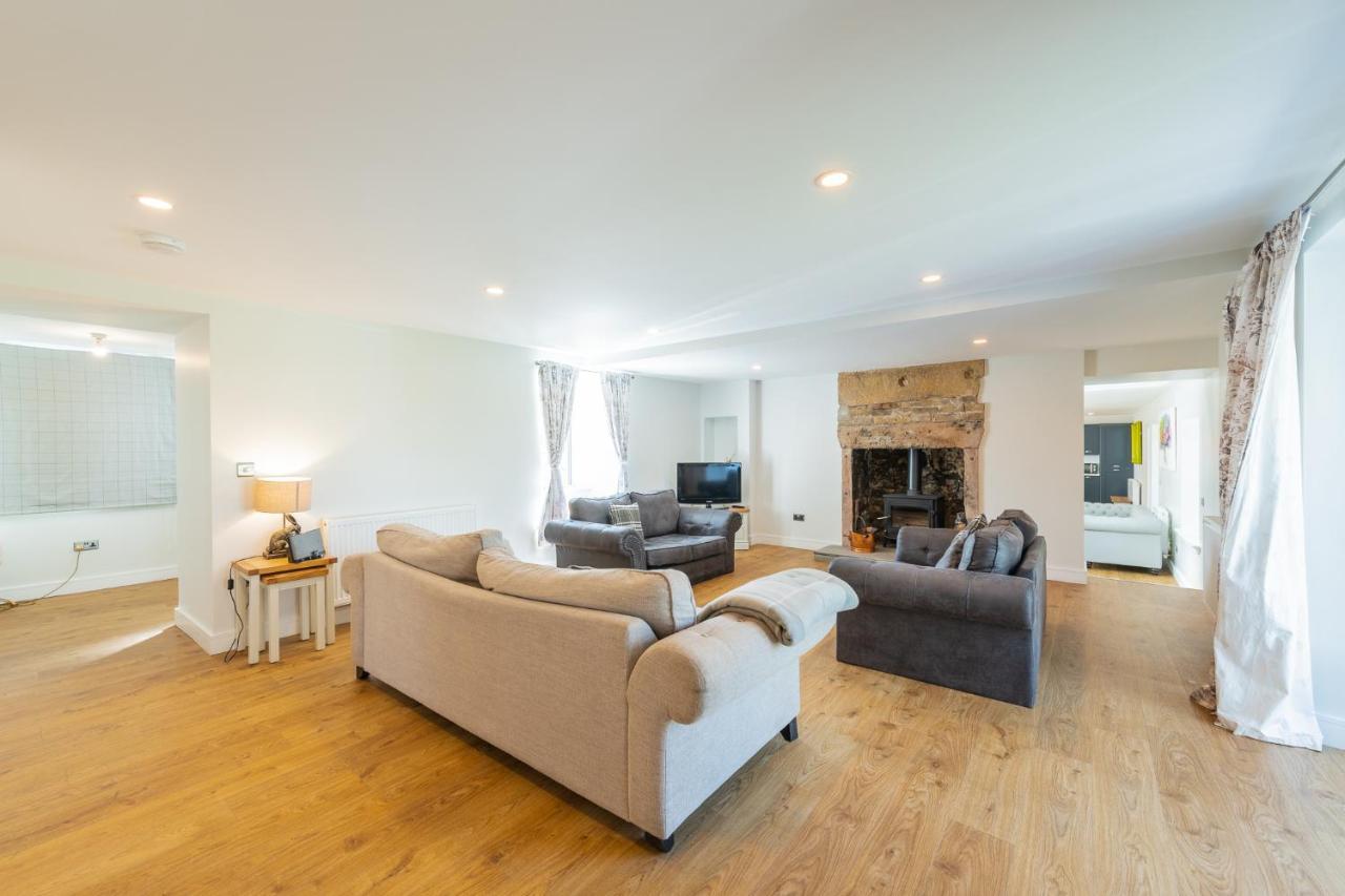 Nether Newton - Sleeps 12, Hottub, Sauna, Private Garden Newmilns Exteriér fotografie